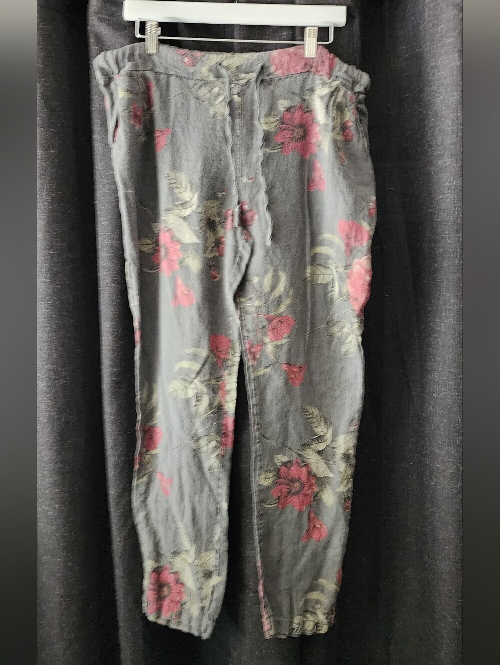 100% Italian Linen Floral Capri Pants Angela Mar Gray Rose Travel, Vacay, Summer
